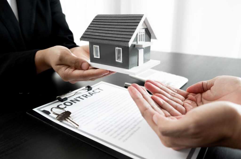 A Scotty Cash Buys Houses representative assisting a seller in Fort Smith, AR with a straightforward cash closing supported by local market expertise. Cash Home Buyers near me.